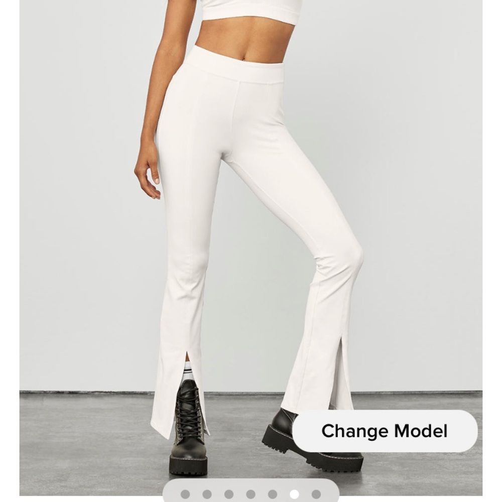 NWOT Alo Yoga Airbrush Flutter Leggings Ivory